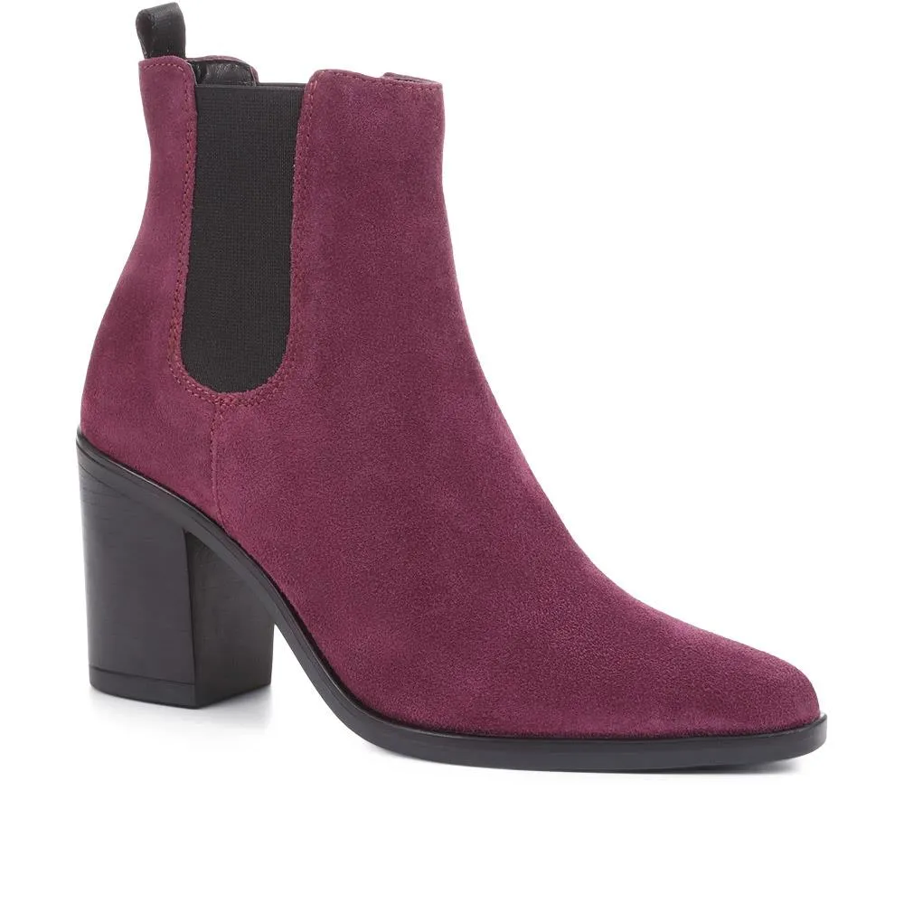 Clair Heeled Chelsea Boots - CLAIR / 322 538 - Shop Now