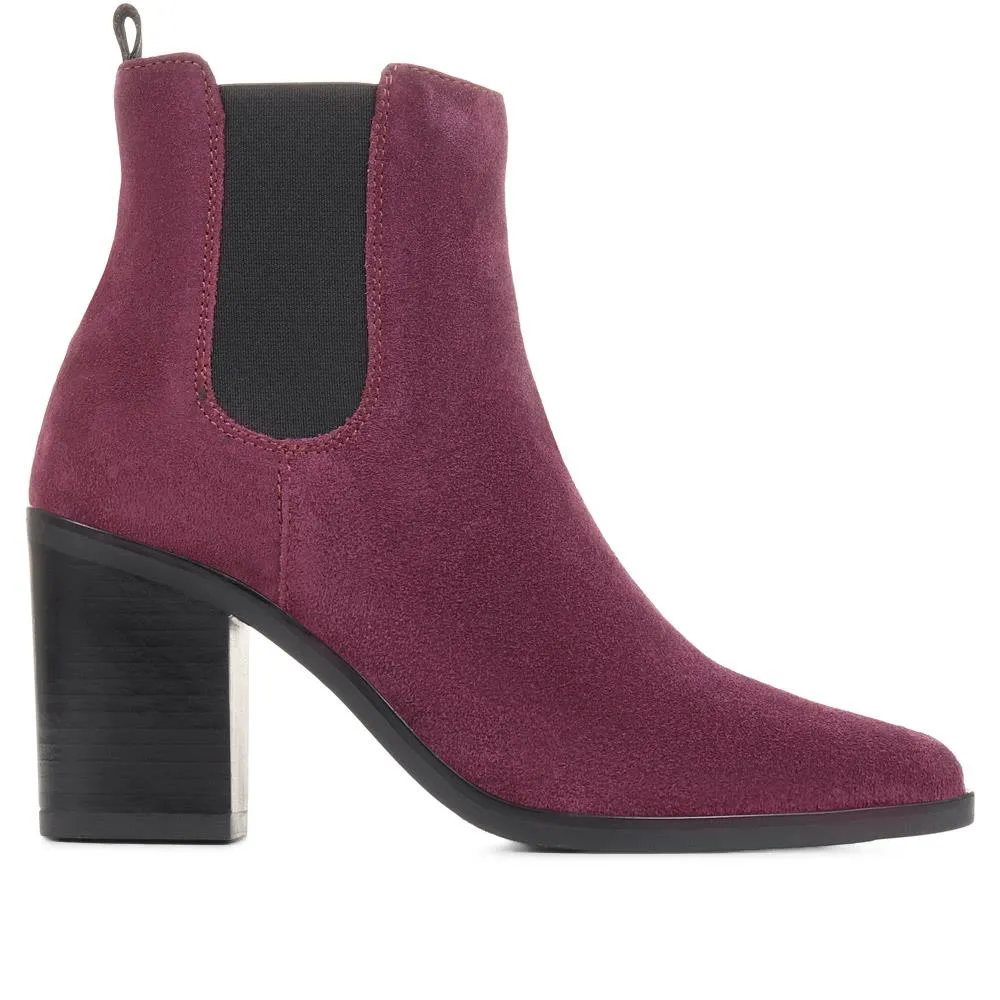 Clair Heeled Chelsea Boots - CLAIR / 322 538 - Shop Now