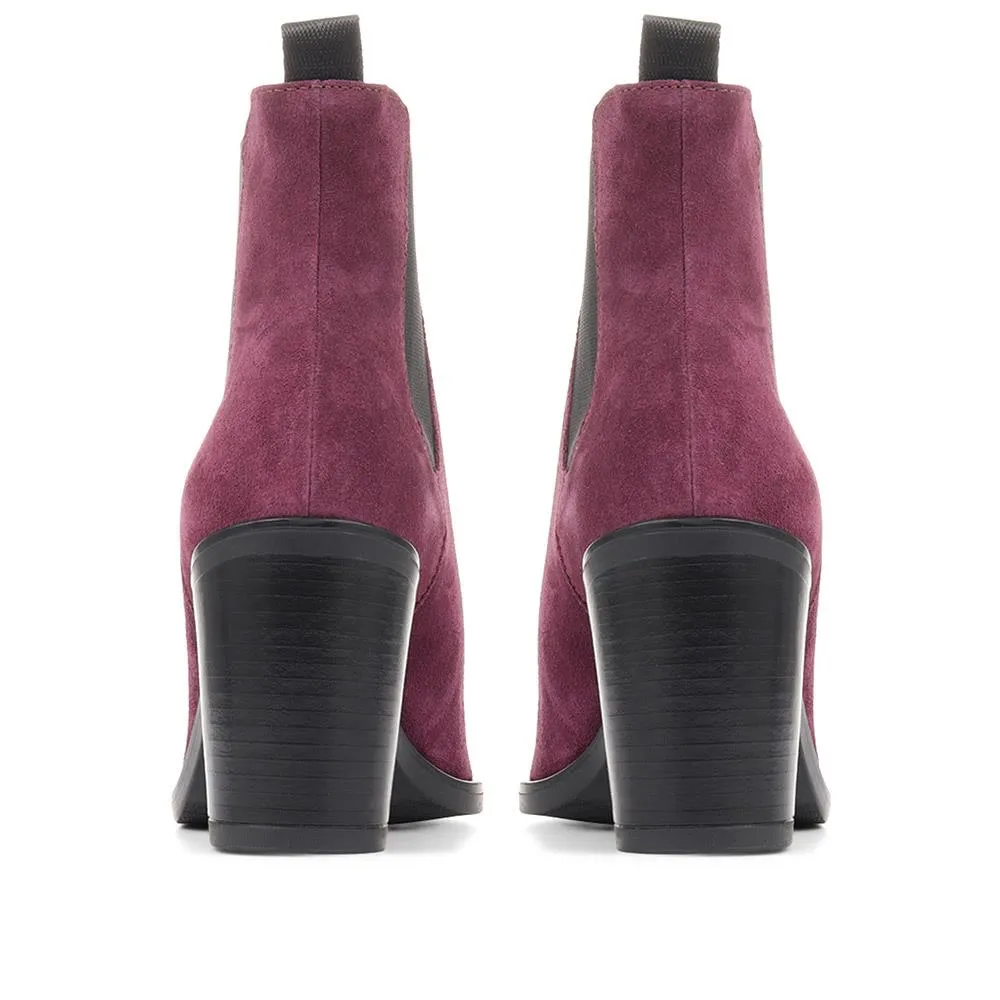 Clair Heeled Chelsea Boots - CLAIR / 322 538 - Shop Now