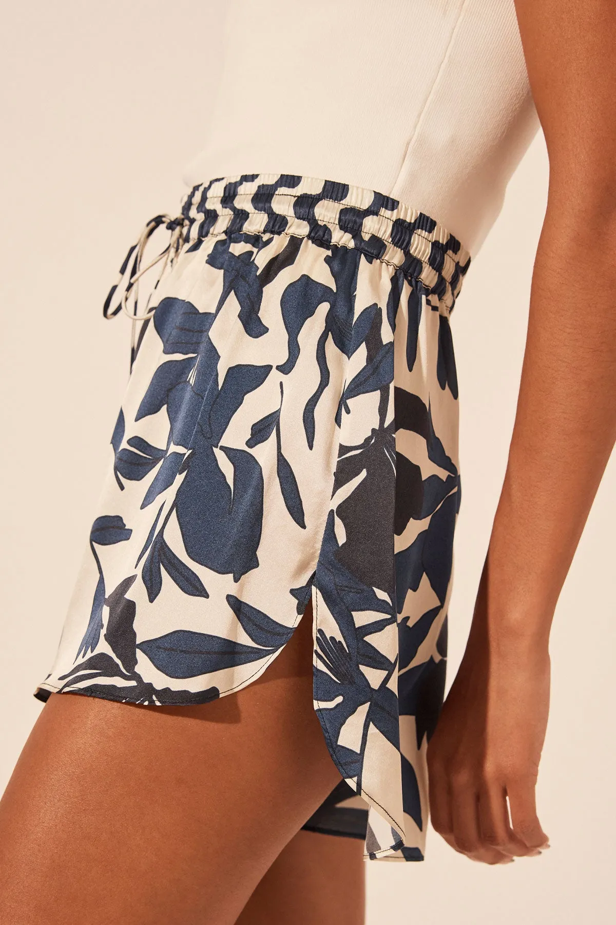 Curved Hem Shorts with Silk Contrast in Magnolia