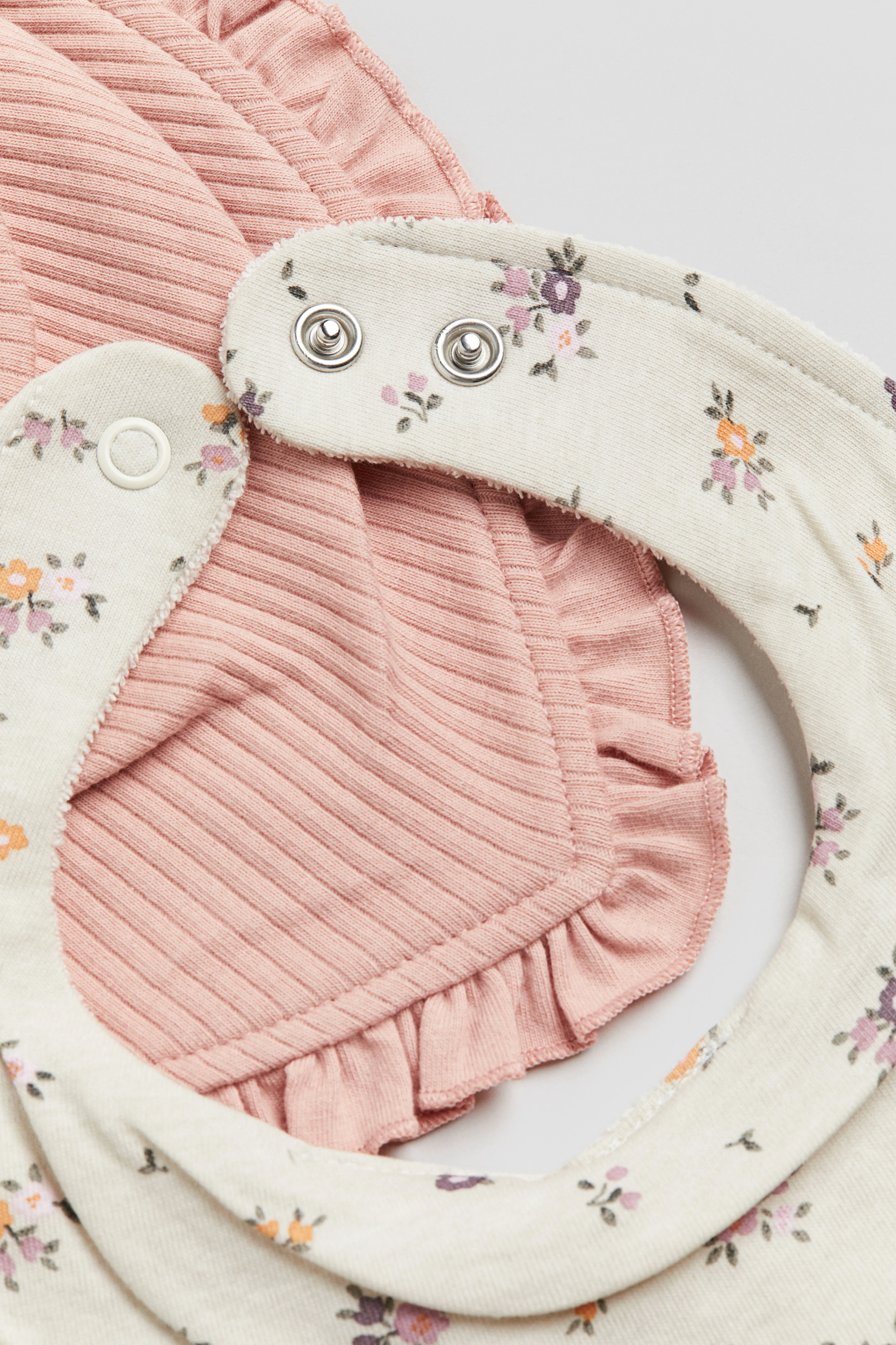 Kids' 2-Pack Light Dusty Pink and Floral Terry-Lined Triangular Scarves | H&M GB