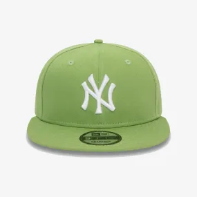 New York Yankees League Essential Green Adjustable Cap - Buy Now!