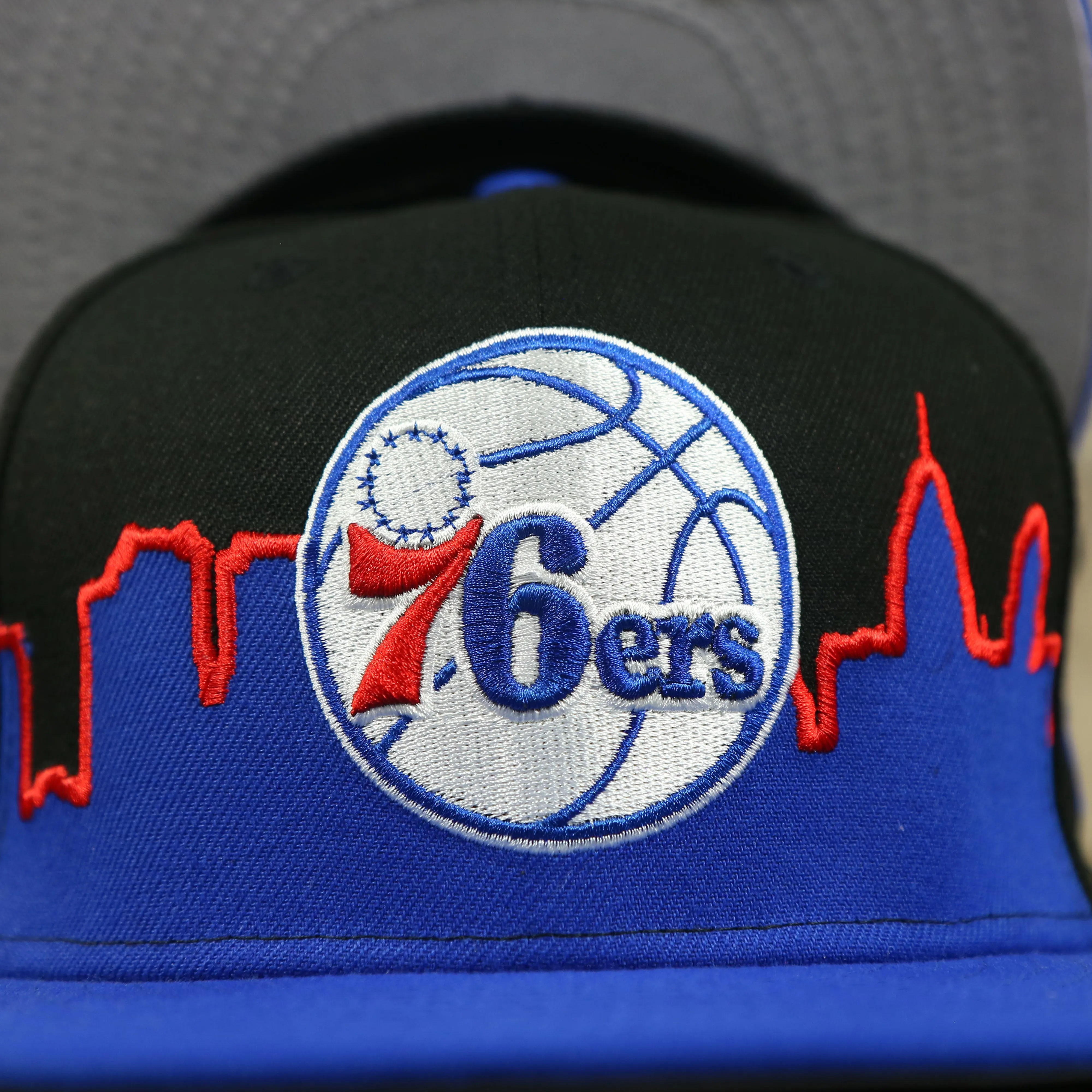 Philadelphia 76ers City Skyline Side Patch 59Fifty Fitted Cap with Philadelphia Skyline - 5950.