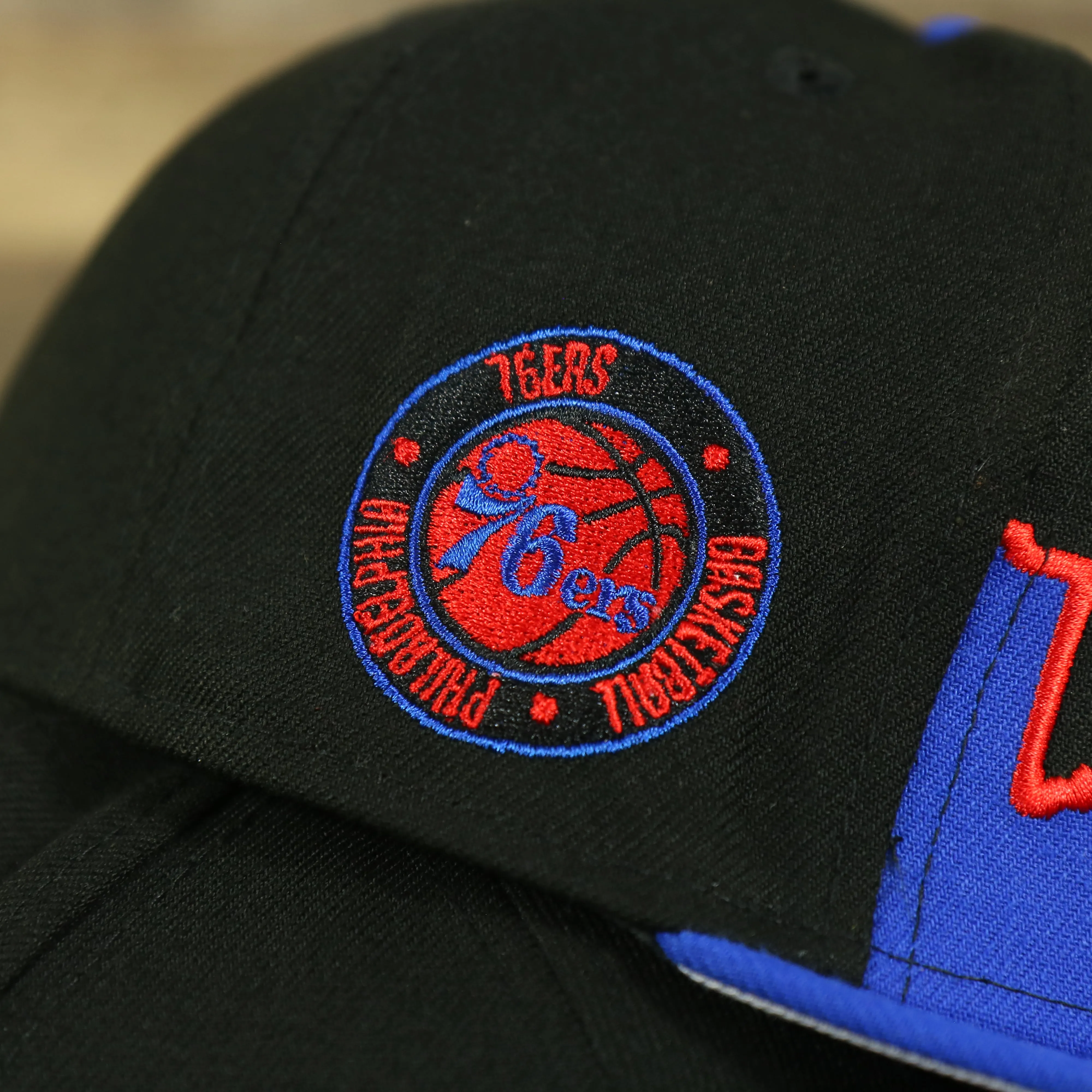 Philadelphia 76ers City Skyline Side Patch 59Fifty Fitted Cap with Philadelphia Skyline - 5950.