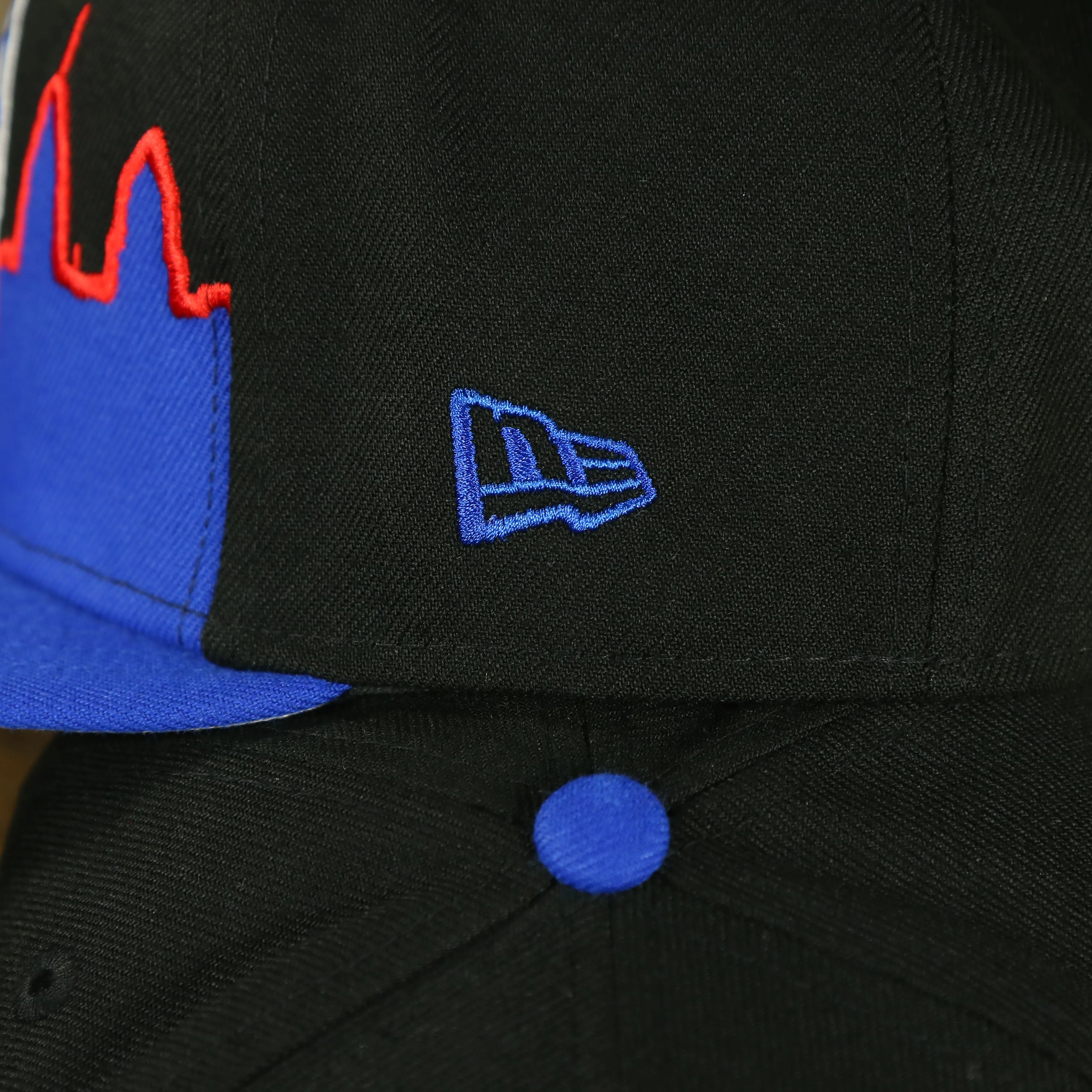 Philadelphia 76ers City Skyline Side Patch 59Fifty Fitted Cap with Philadelphia Skyline - 5950.