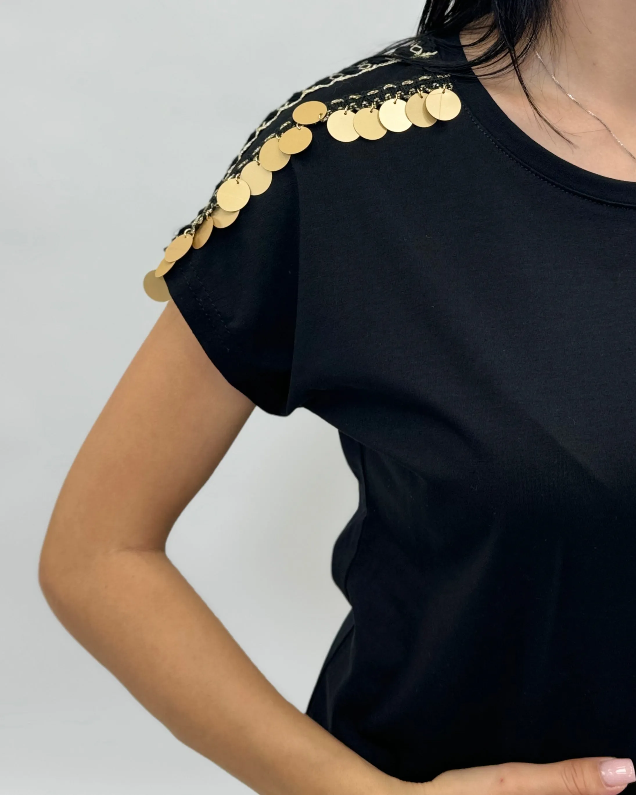 Shoulder detail embroidered t-shirt