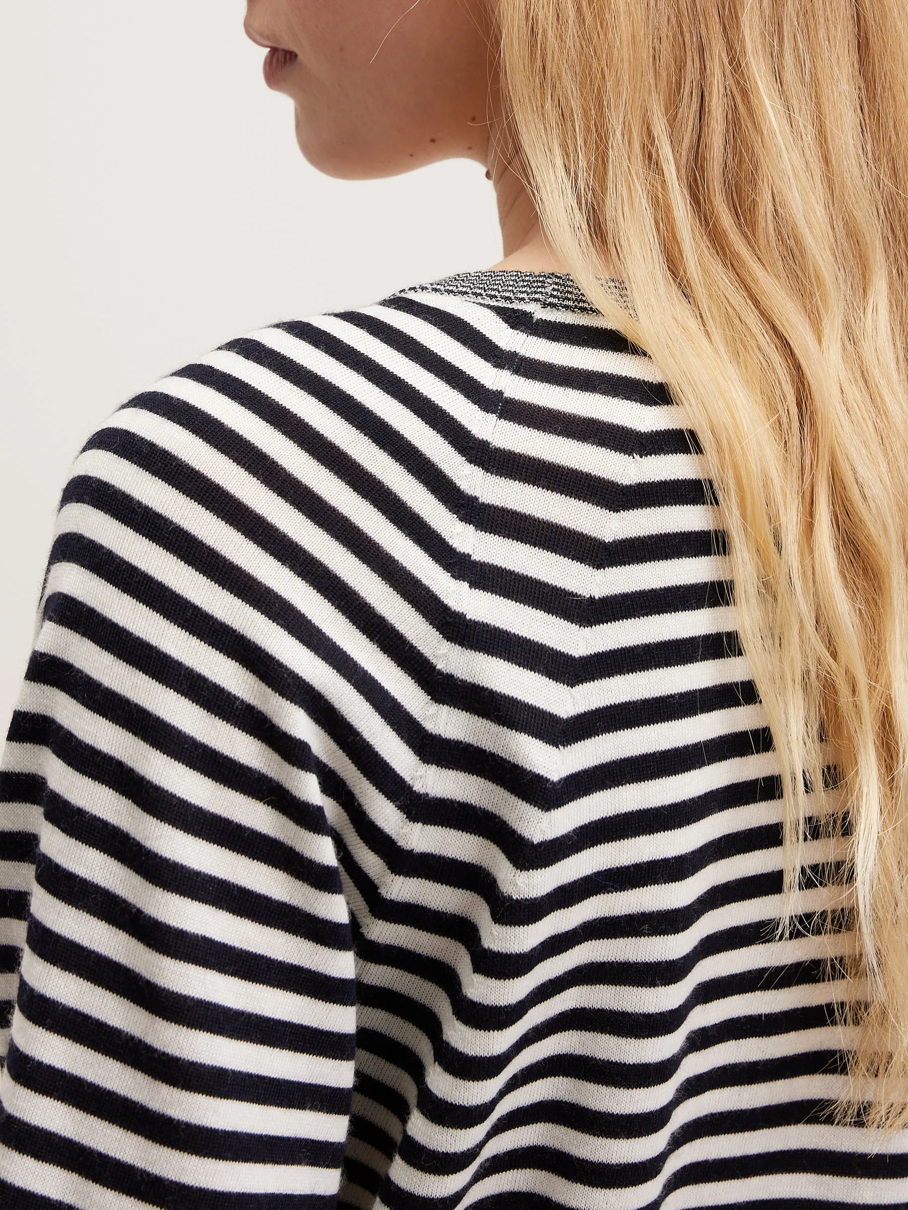 Sweater with Stripe Pattern - ALOTY (242 / W)