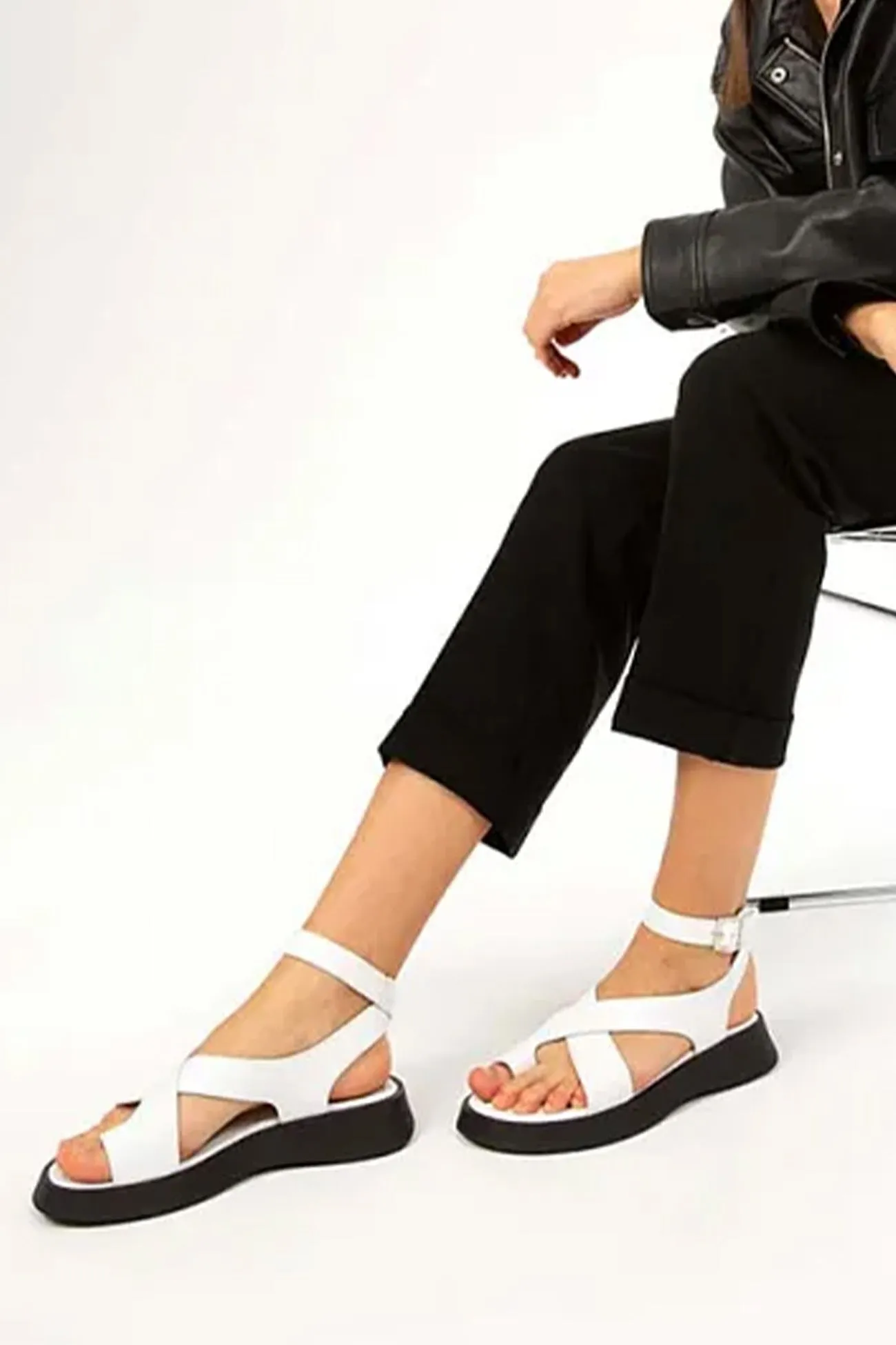 Chunky Ankle Strap Toe Ring Sandals