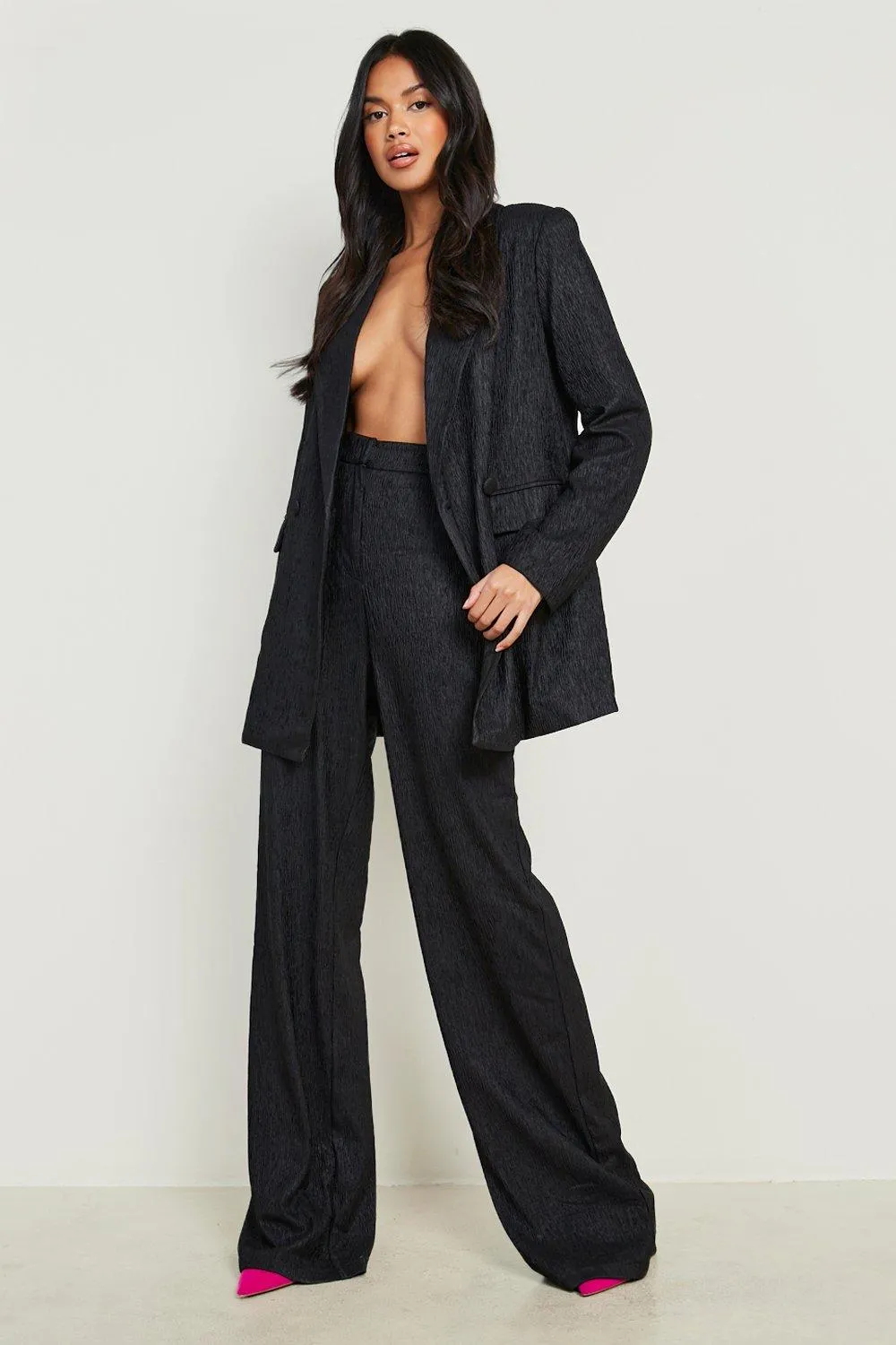 Textured Tailored Wide Leg Trousers by boohoo