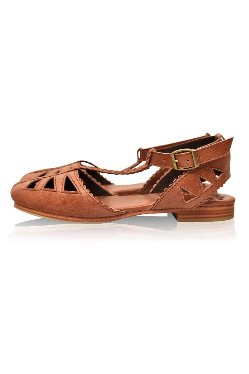 Vintage Brown Leather T-strap Sandals by Bounty.