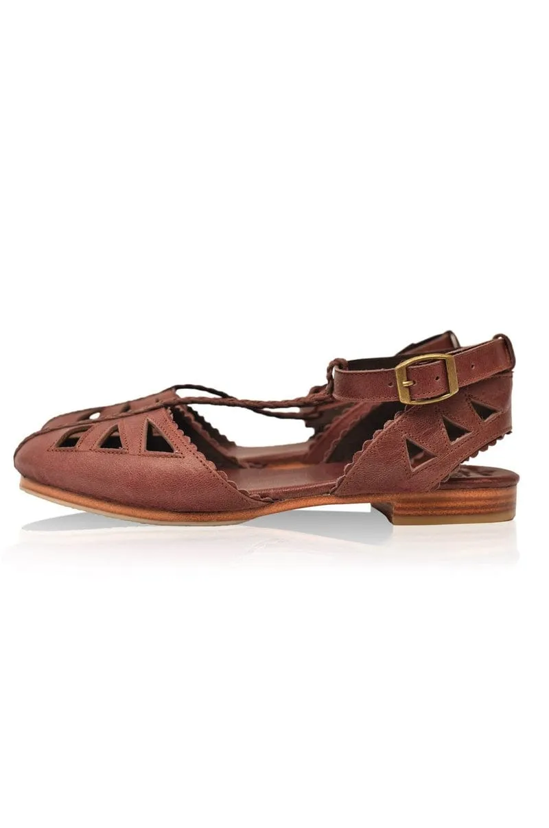 Vintage Brown Leather T-strap Sandals by Bounty.