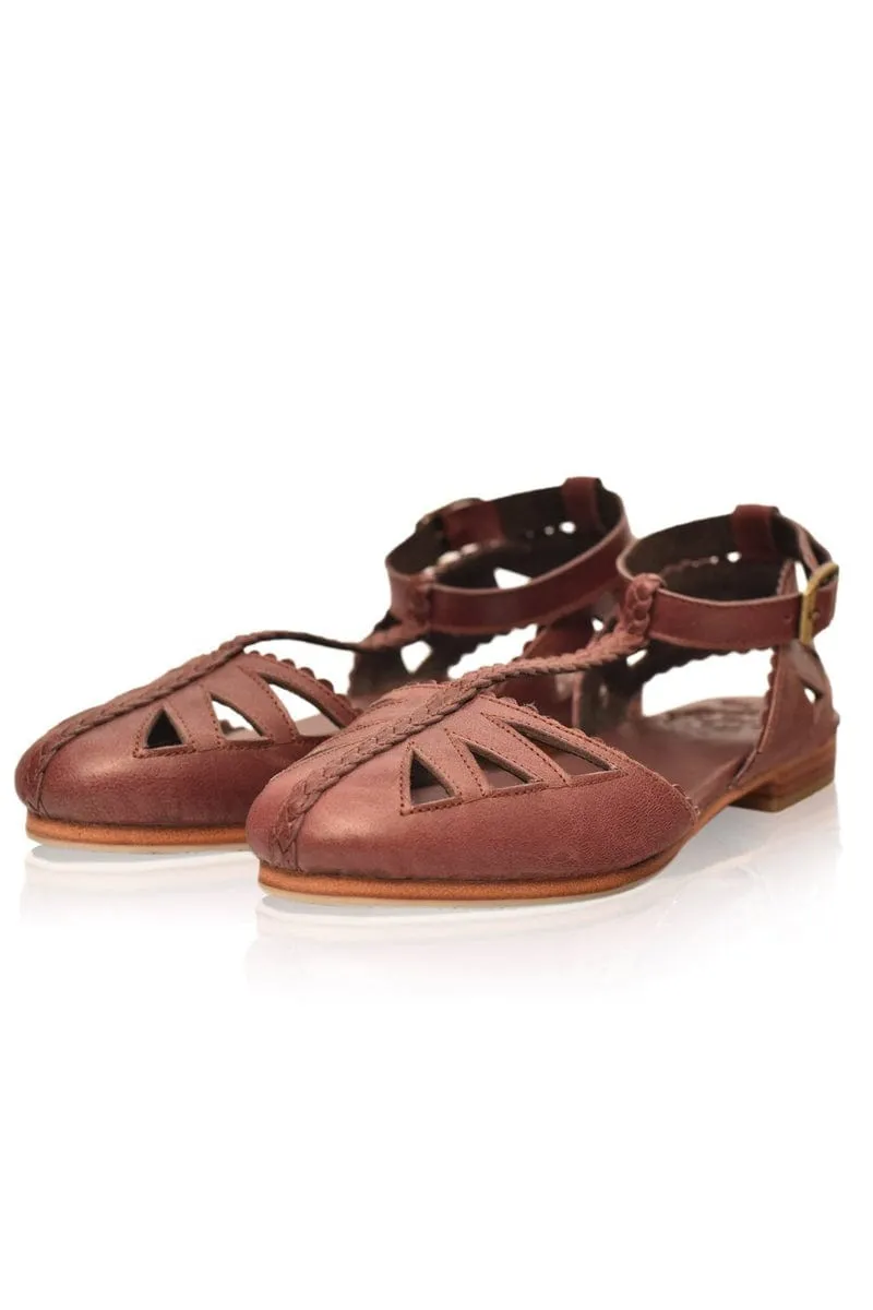 Vintage Brown Leather T-strap Sandals by Bounty.