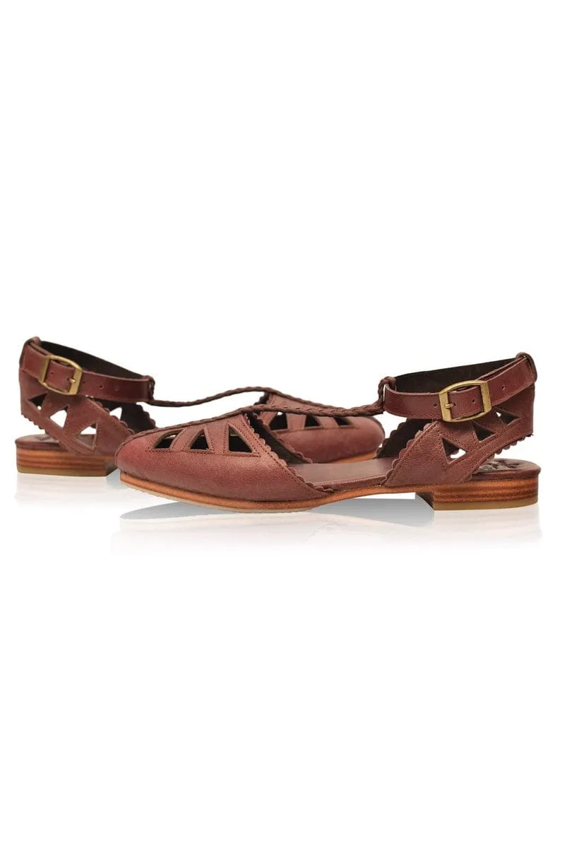 Vintage Brown Leather T-strap Sandals by Bounty.