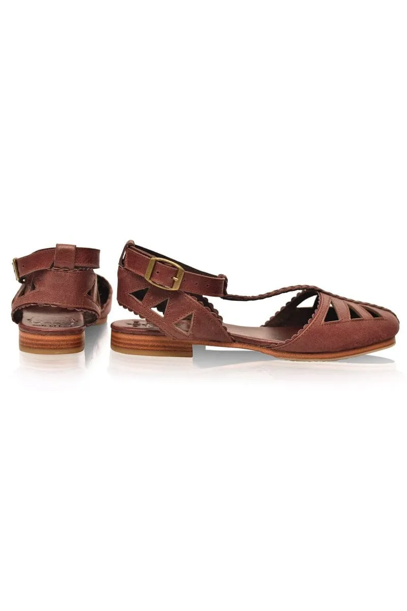 Vintage Brown Leather T-strap Sandals by Bounty.